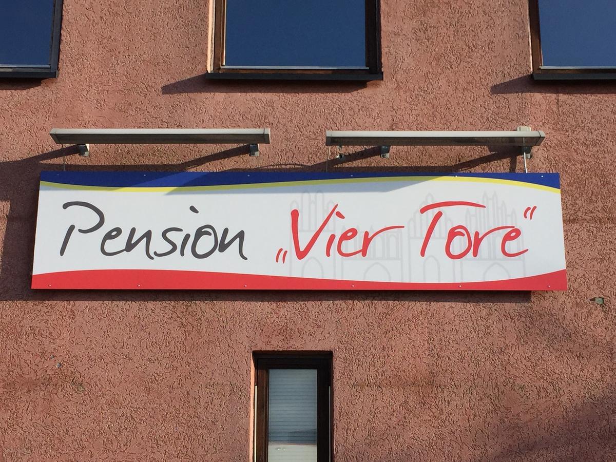Pension ,,Vier Tore" Нойбранденбург Екстериор снимка